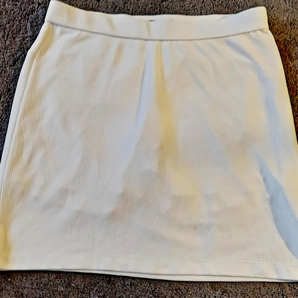 Under Armour performance Activewear white skort with pockets size M